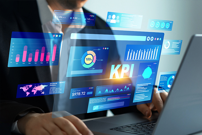 الإدارة المالية الذكية: مؤشرات الأداء الرئيسية (KPIs) ومؤشرات المخاطر الرئيسية (KRIs) والتوافق الاستراتيجي